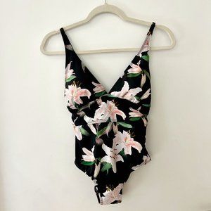 UNE PIECE NWT Classic One-Piece Tropical Floral Print Swimsuit in Size US 4